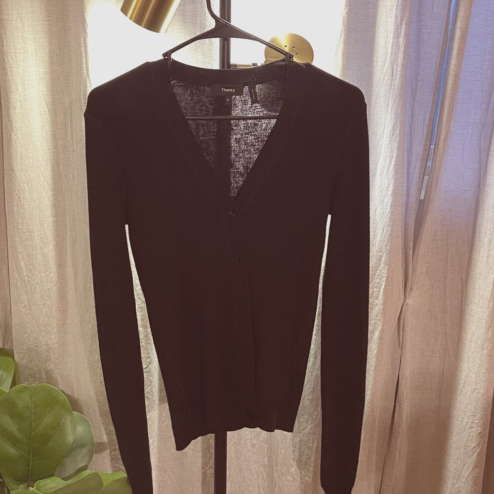Layering piece THEORY  V neck‎ button up cardigan with long sleeves SZ MED.